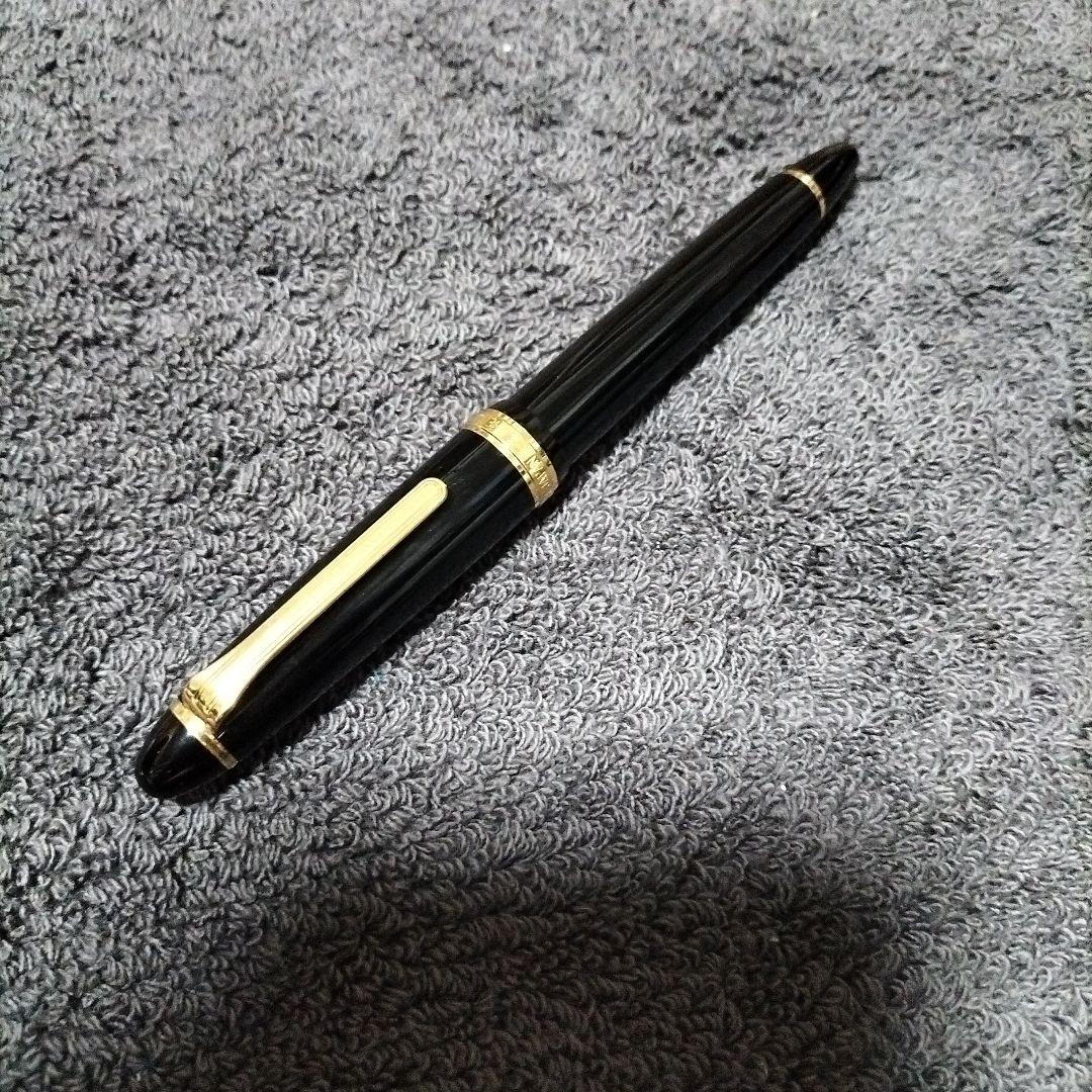 14K SAILOR 黒色プラスチック万年筆 金色装飾