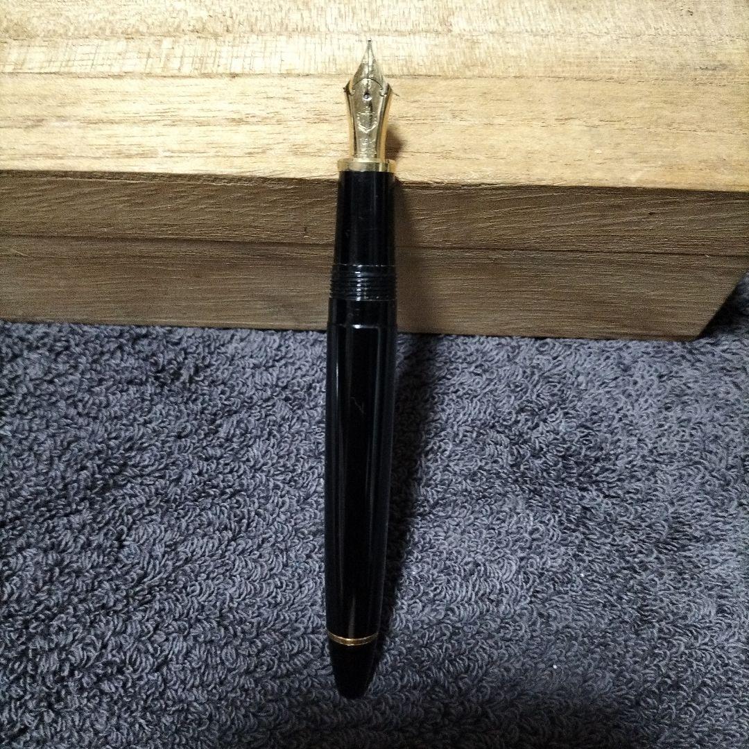 14K SAILOR 黒色プラスチック万年筆 金色装飾