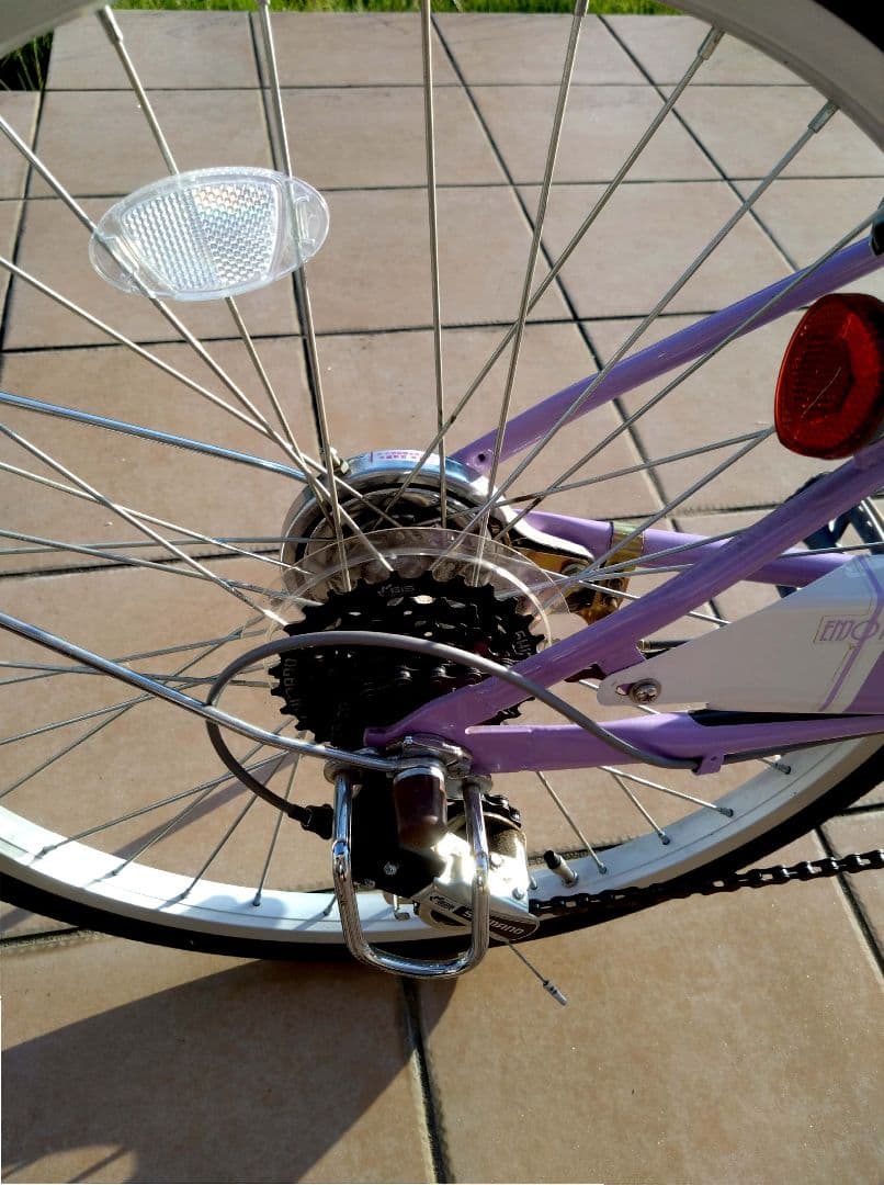 22インチ自転車 女の子 ヘルメット付き 引き取り限定