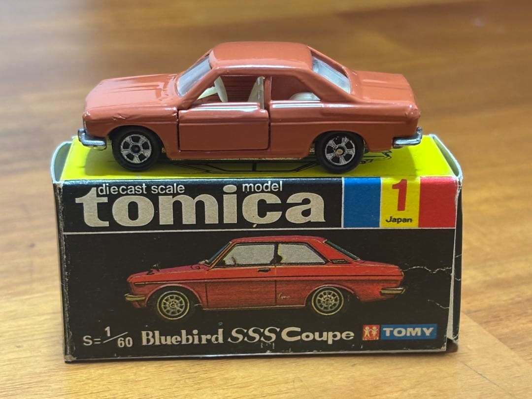 最初期　黒箱トミカ ブルーバード SSS クーペ　サファリレッド　アイボリー内装