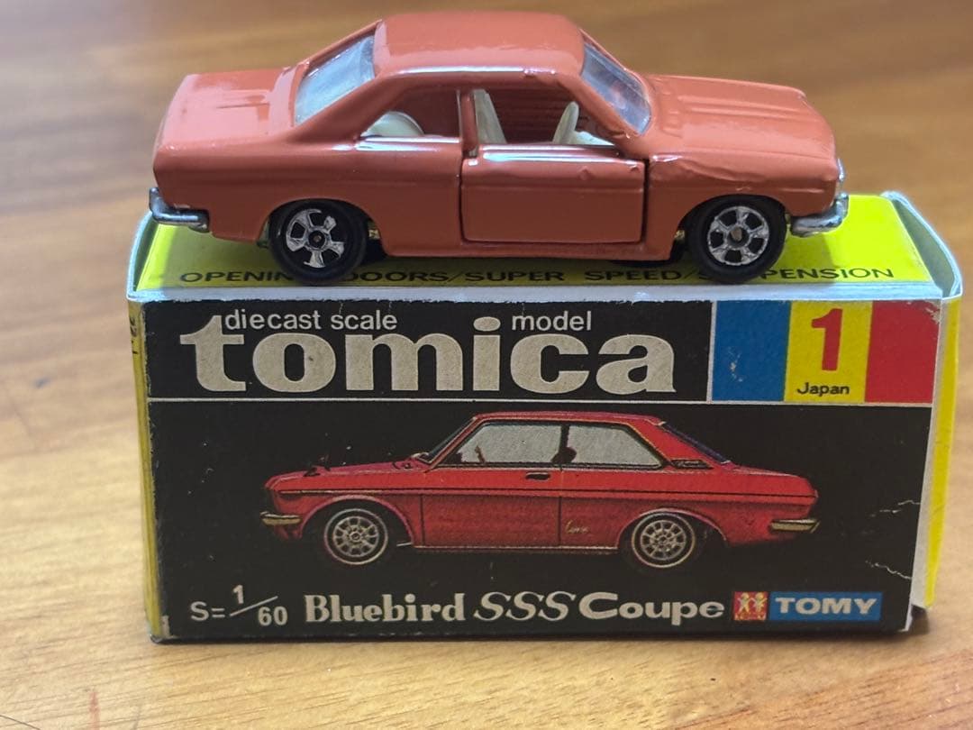 最初期　黒箱トミカ ブルーバード SSS クーペ　サファリレッド　アイボリー内装