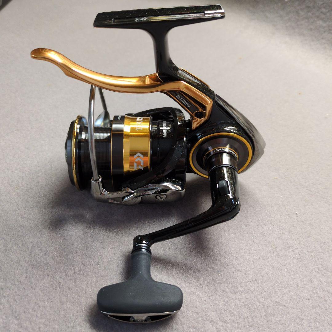 DAIWA22トーナメントISO 2500XH−LBD美品