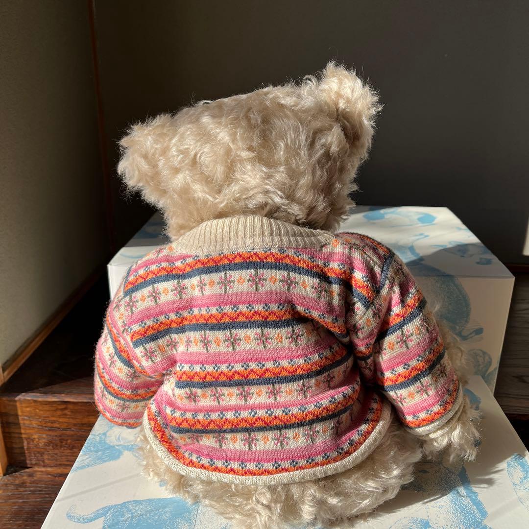 有名作家 スー・クィーンさんの女の仔ベア