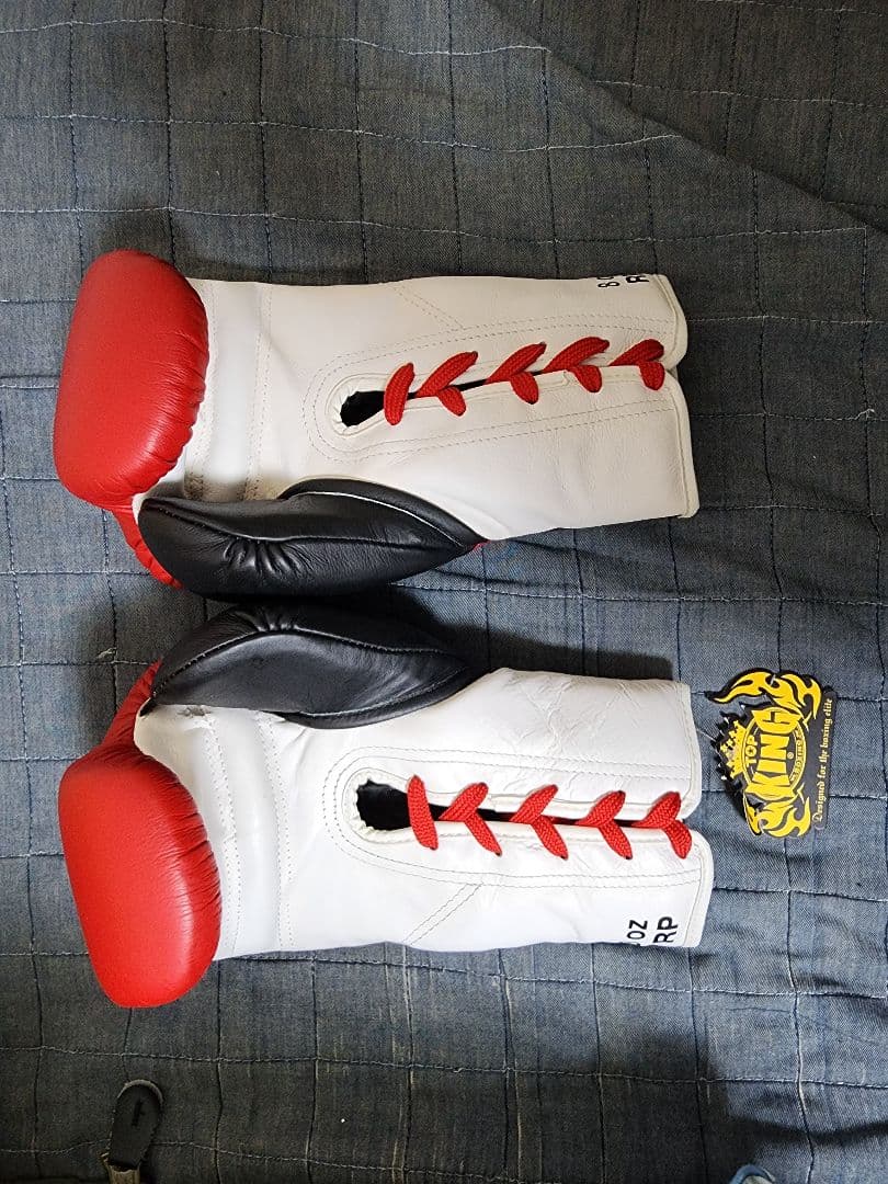 魔裟斗サイン入りグローブ