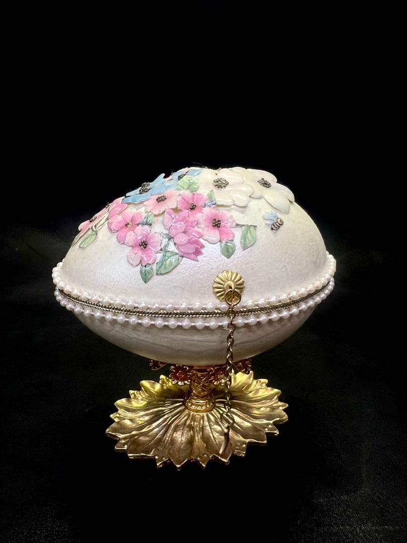 花模様の陶器製卵型ボックス