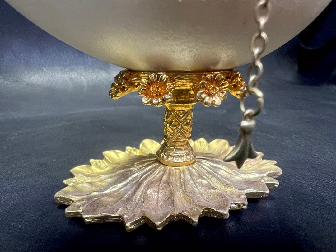 花模様の陶器製卵型ボックス