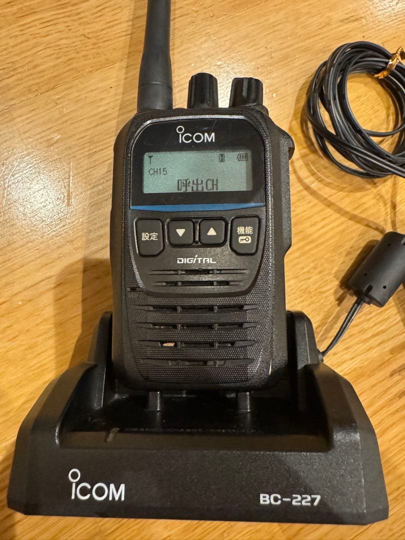 【IC-DPR7BT同等】IC-D70DBT デジタル簡易無線登録局 充電器付き