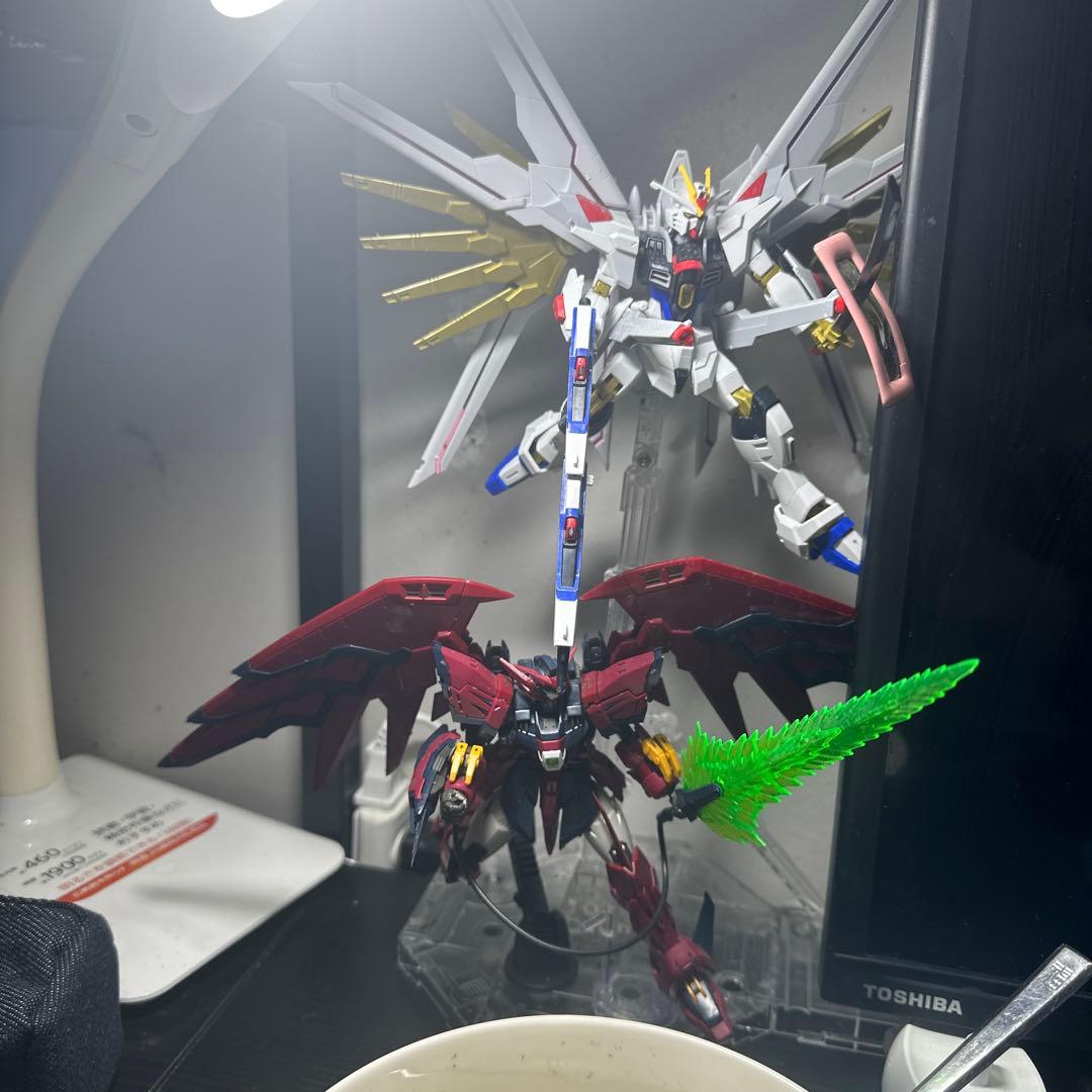 HG ガンプラ 翼付き レッド ブラック