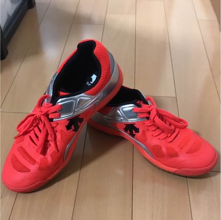 DESCENTEの新作バレーシューズです。箱アリ