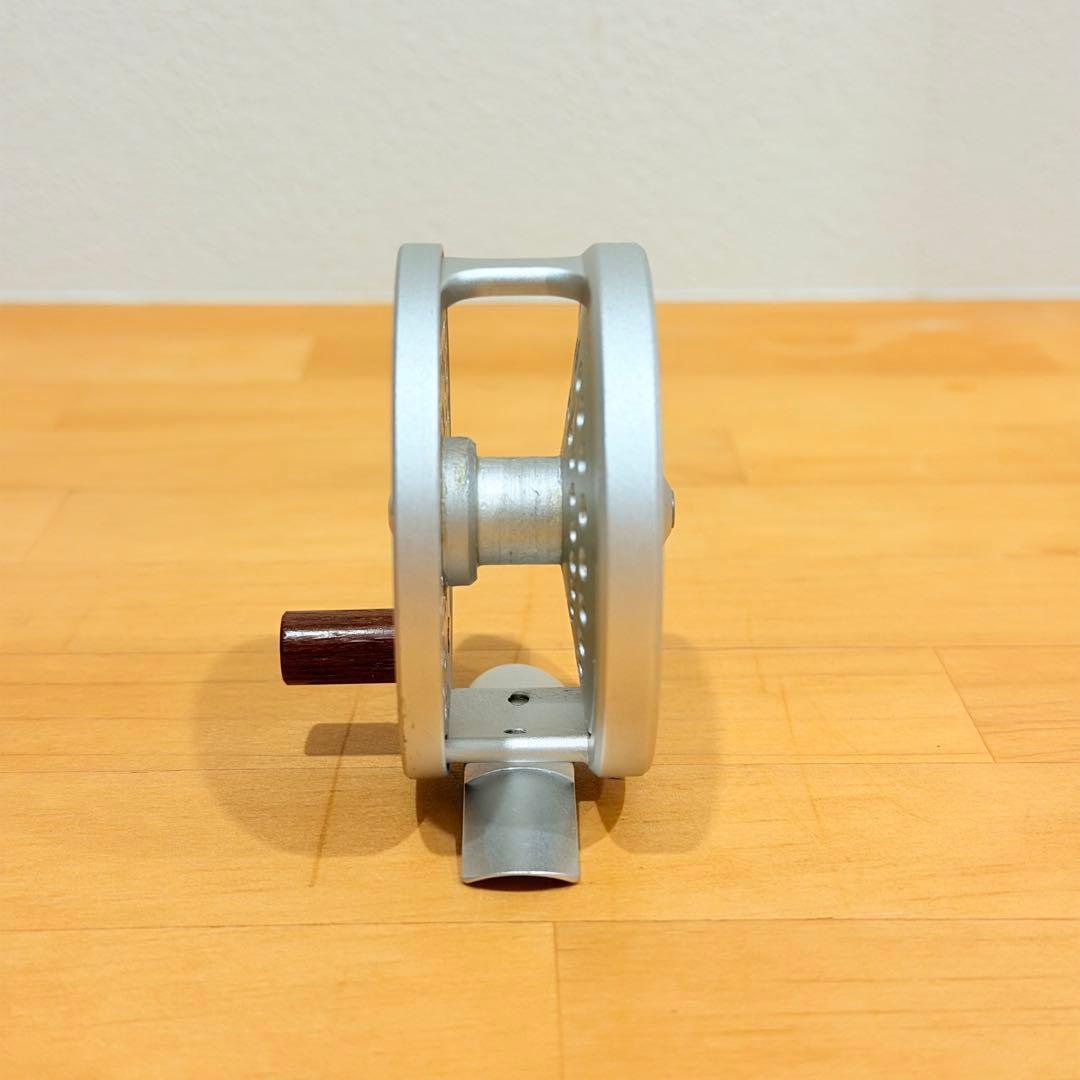 【希少　刻印エラー】UFM ウエダ カンタータ 2100 フライ　渓流 トラウト