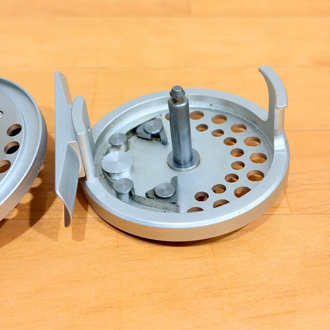 【希少　刻印エラー】UFM ウエダ カンタータ 2100 フライ　渓流 トラウト