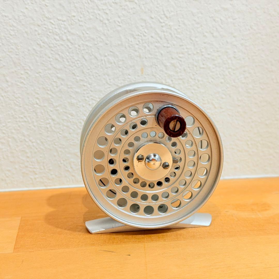 【希少　刻印エラー】UFM ウエダ カンタータ 2100 フライ　渓流 トラウト