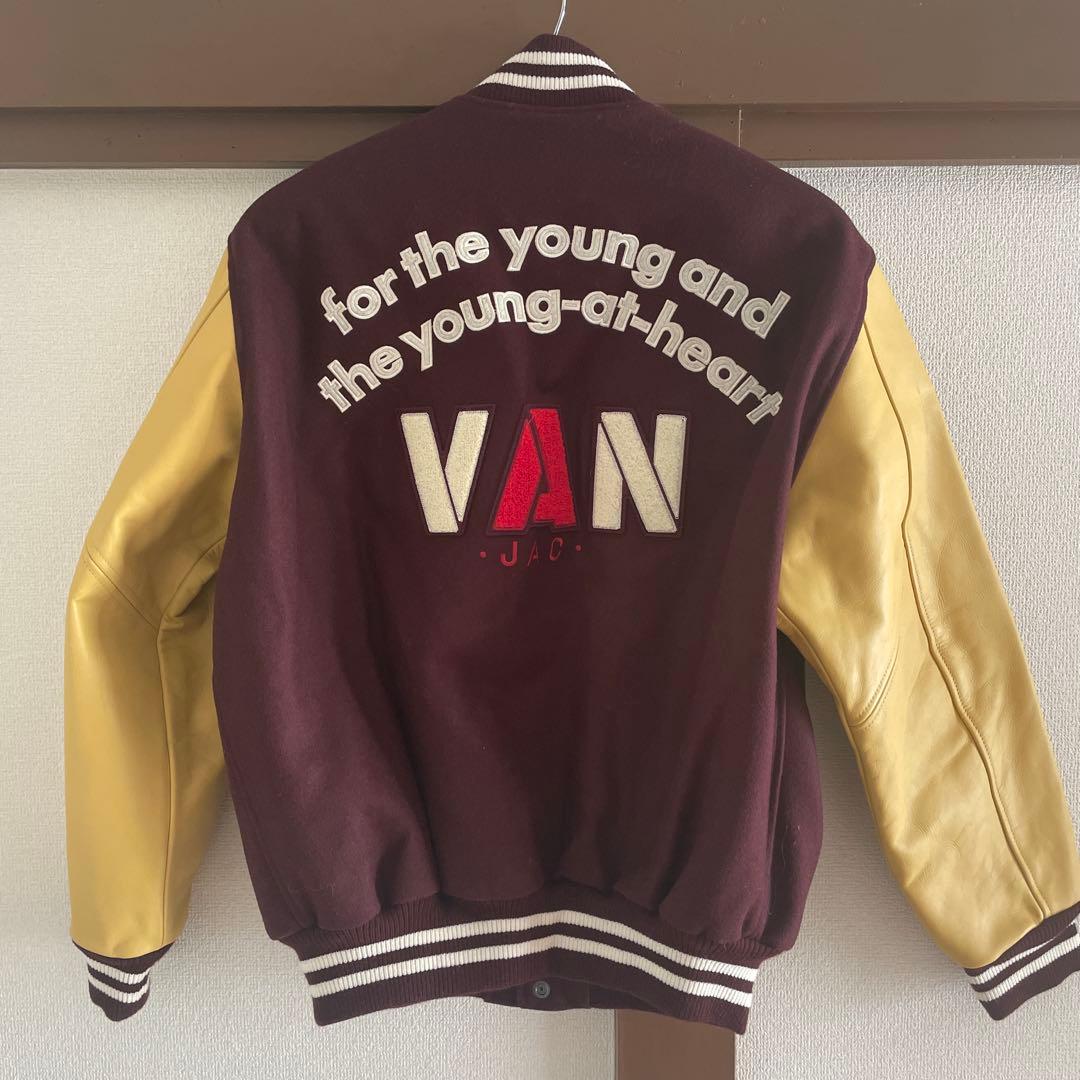 VAN バーガンディ/イエロー スタジャン