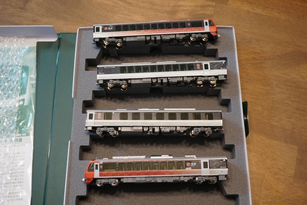 KATO製 HB-E300系　「海里」ラッピング仕様　4両編成セット