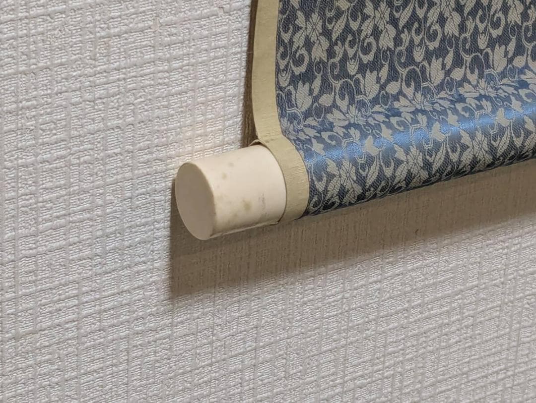 【真作】掛軸　達磨図　凛々しい眼差しの禅画　墨彩で描く静寂の境地　合箱入　T18