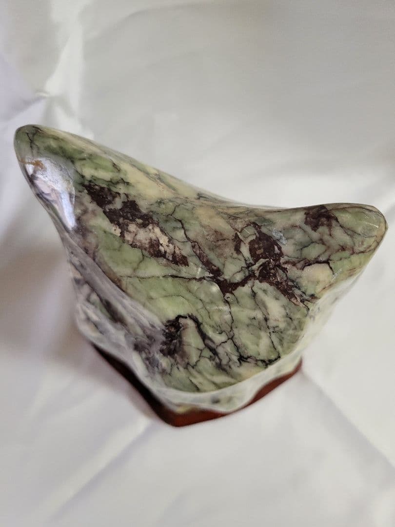 天然石　緑と黒の模様 木製台座付き