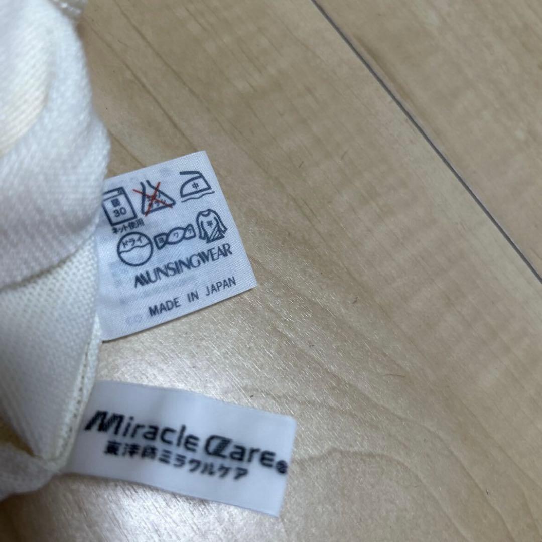 新品マンシングウェア M ゴルフベスト　東洋紡ミラクルケア　金ボタン　Vネック白