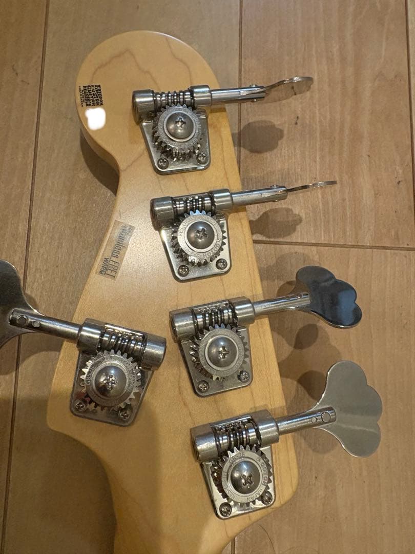 Freedom Custom Guitar Research 五弦ベース