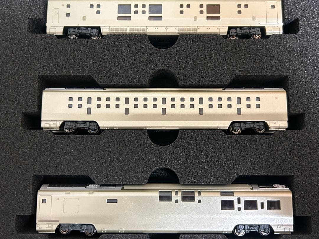 鉄道模型　Nゲージ　KATO 10-1447 E001形　四季島