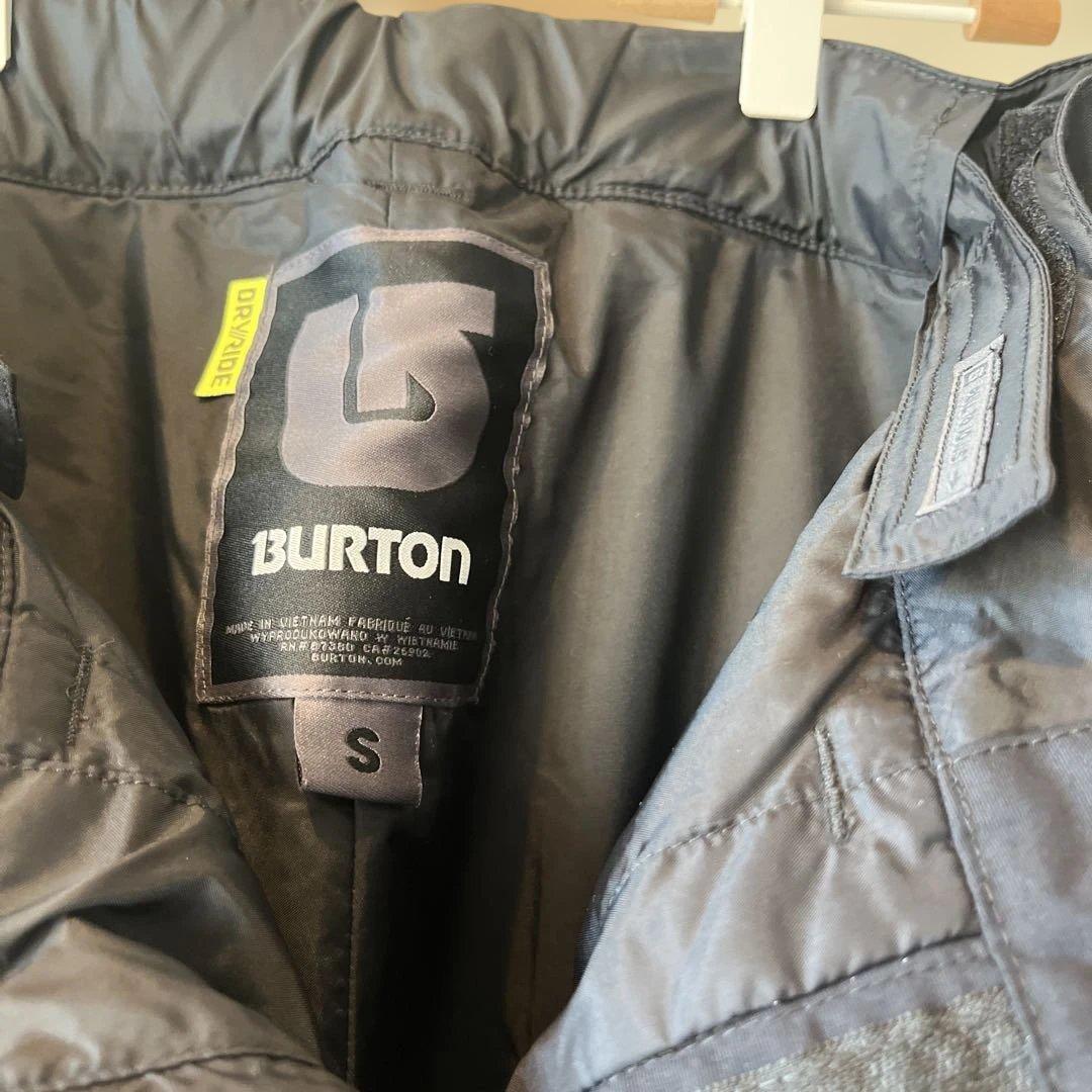 BURTON試着のみ使用スノーウエア上下セットほぼ新品自宅保管ピンク×ブラックＳ