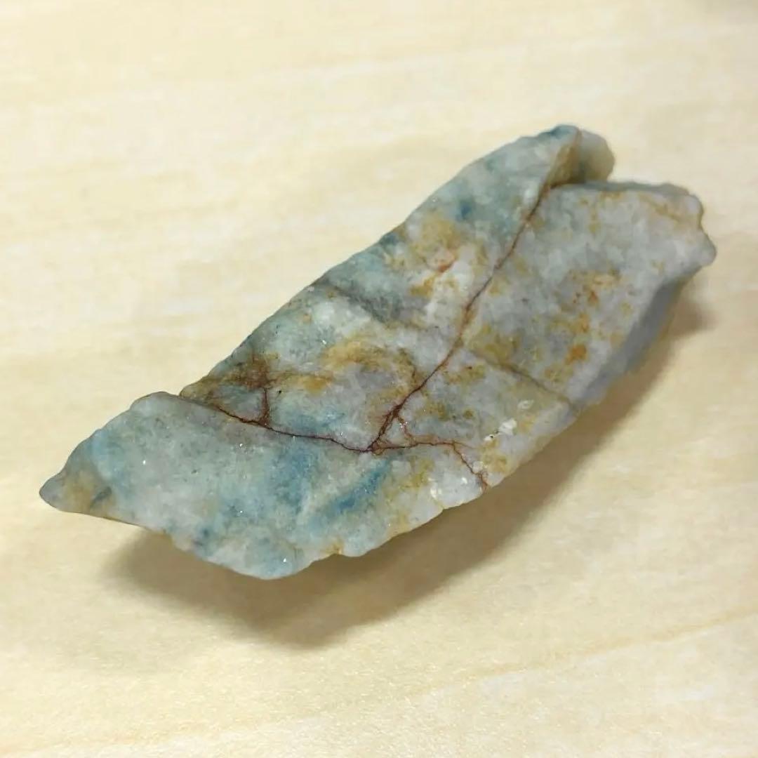 糸魚川翡翠　入りコン沢青翡翠　38g　鉱物標本