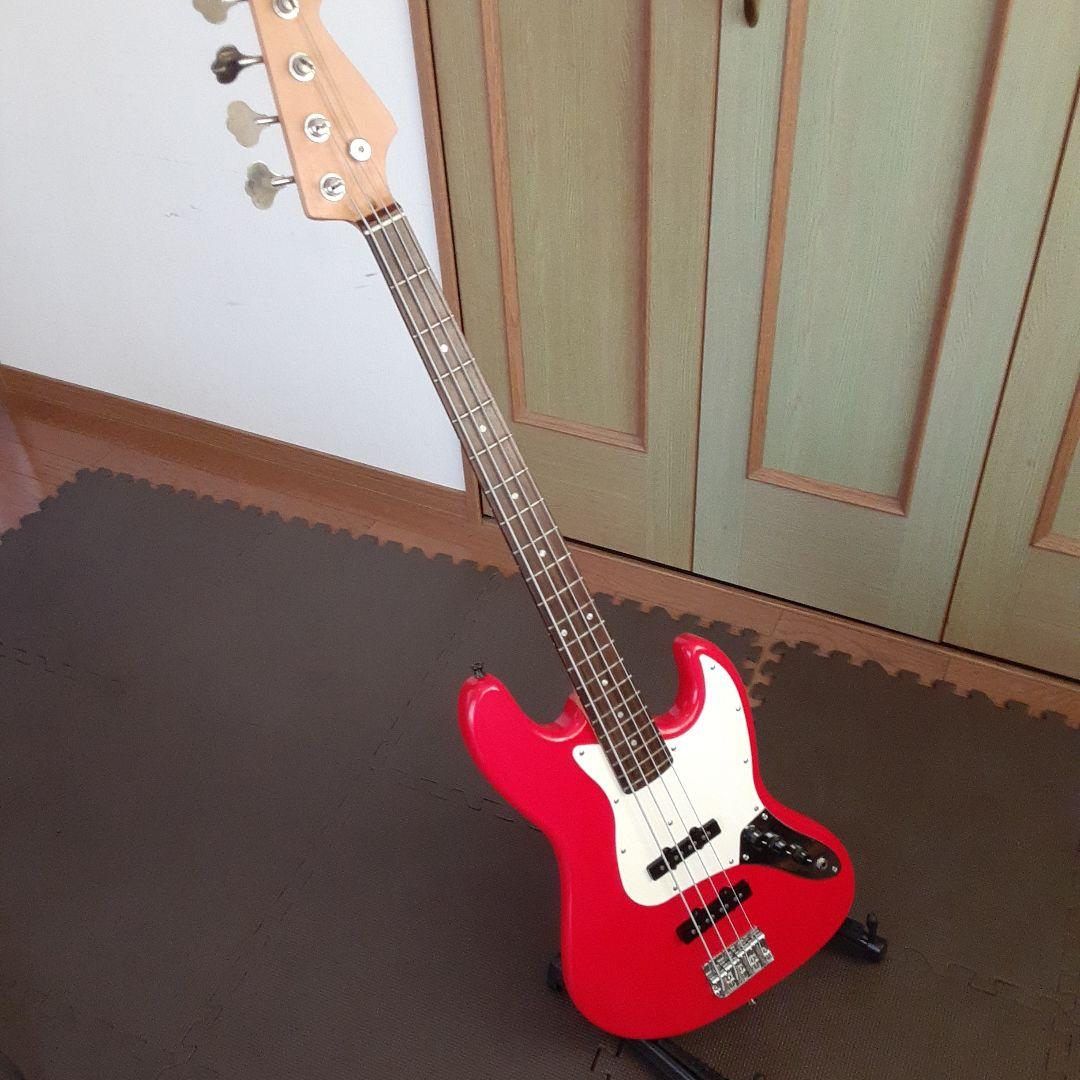 レジェンド　ベースギター　渋いレッド色