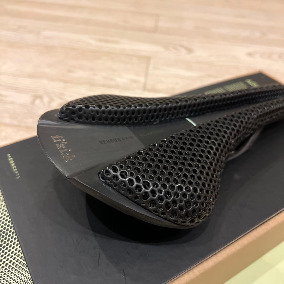 フィジーク　アンタレス　バーサスエボ　00　アダプティブ　〈レギュラー139㎜〉