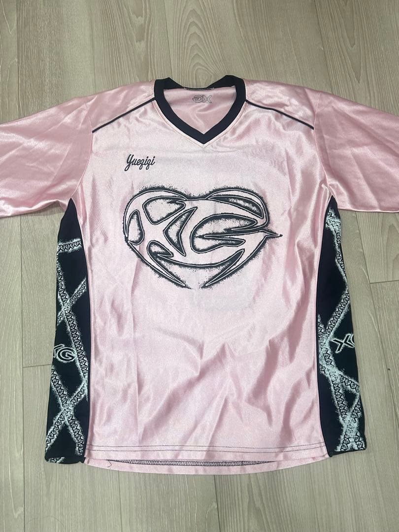 XG × YUEQI QI Football Oversized Teeタグなし