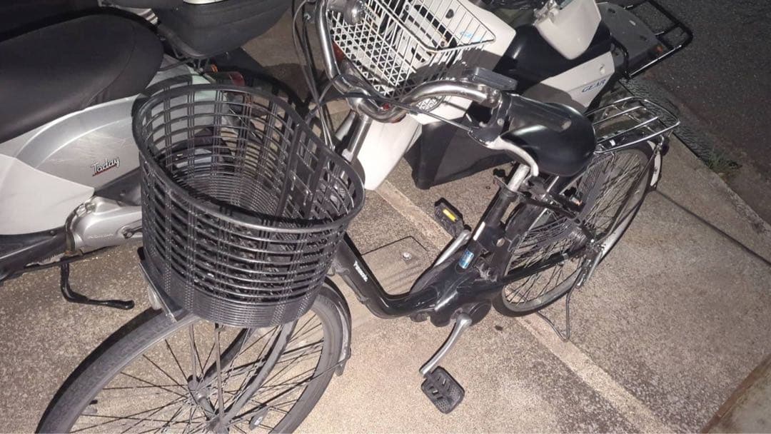 電動アシスト自転車 前カゴ付きバッテリー容量100%長押し５点灯