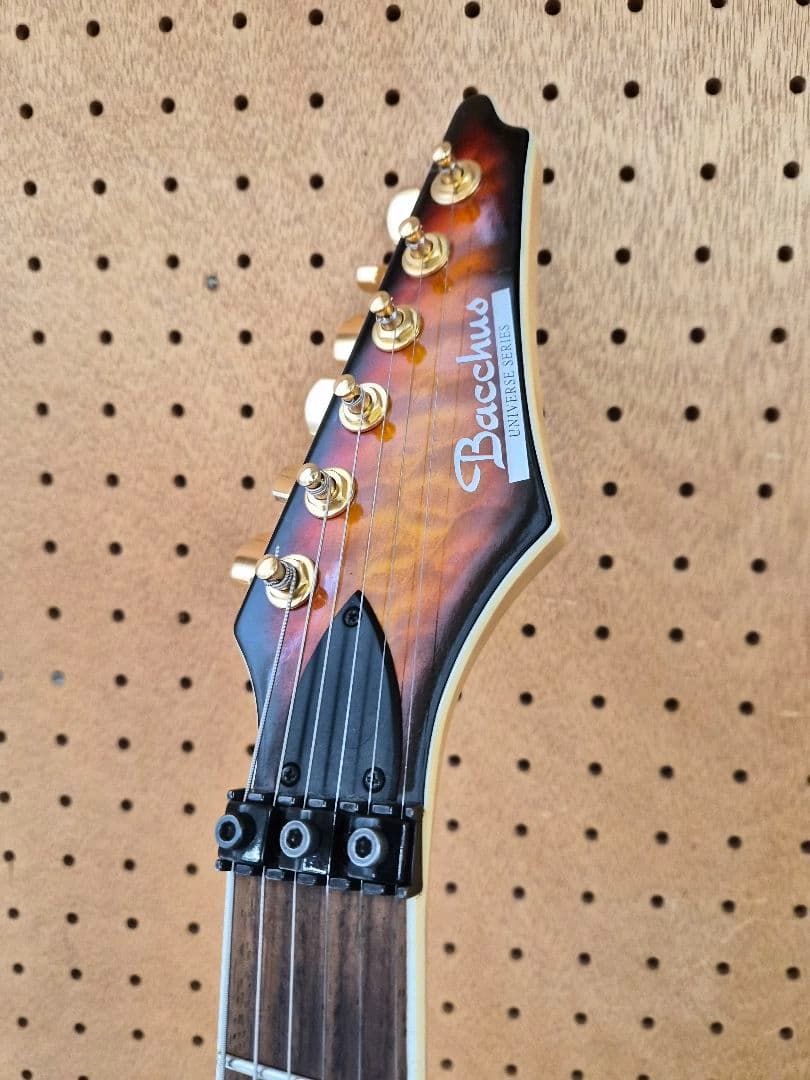 BST-480 3TS (Bacchus)限定生産 　エレキギターフロイドローズ