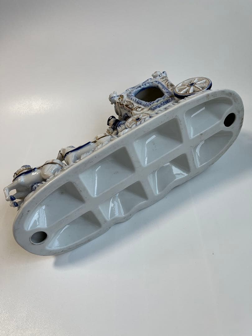 【磁器製アンティーク人形】 昭和から語りかけるセト・ノベルティ　「馬車」