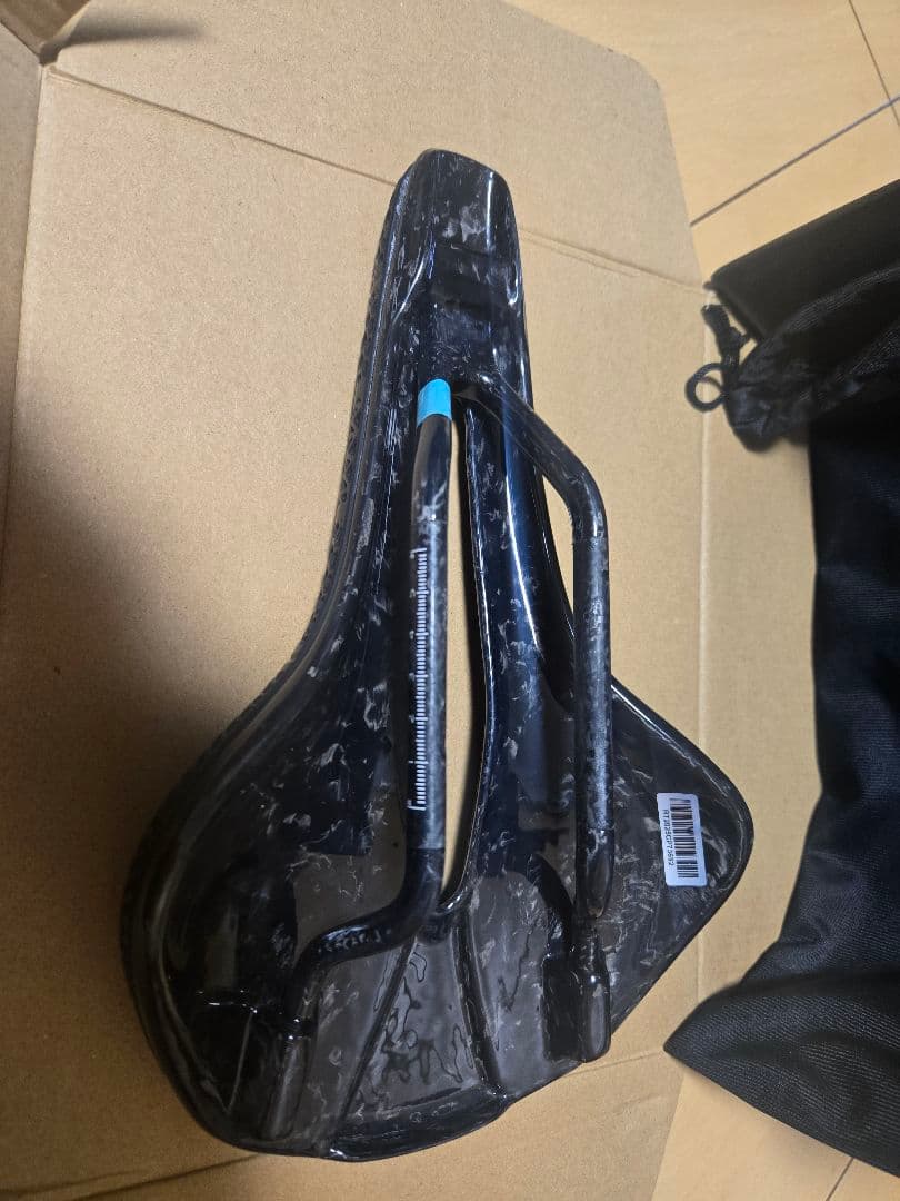 RYET 3D カーボンサドル RT07 収納袋付き