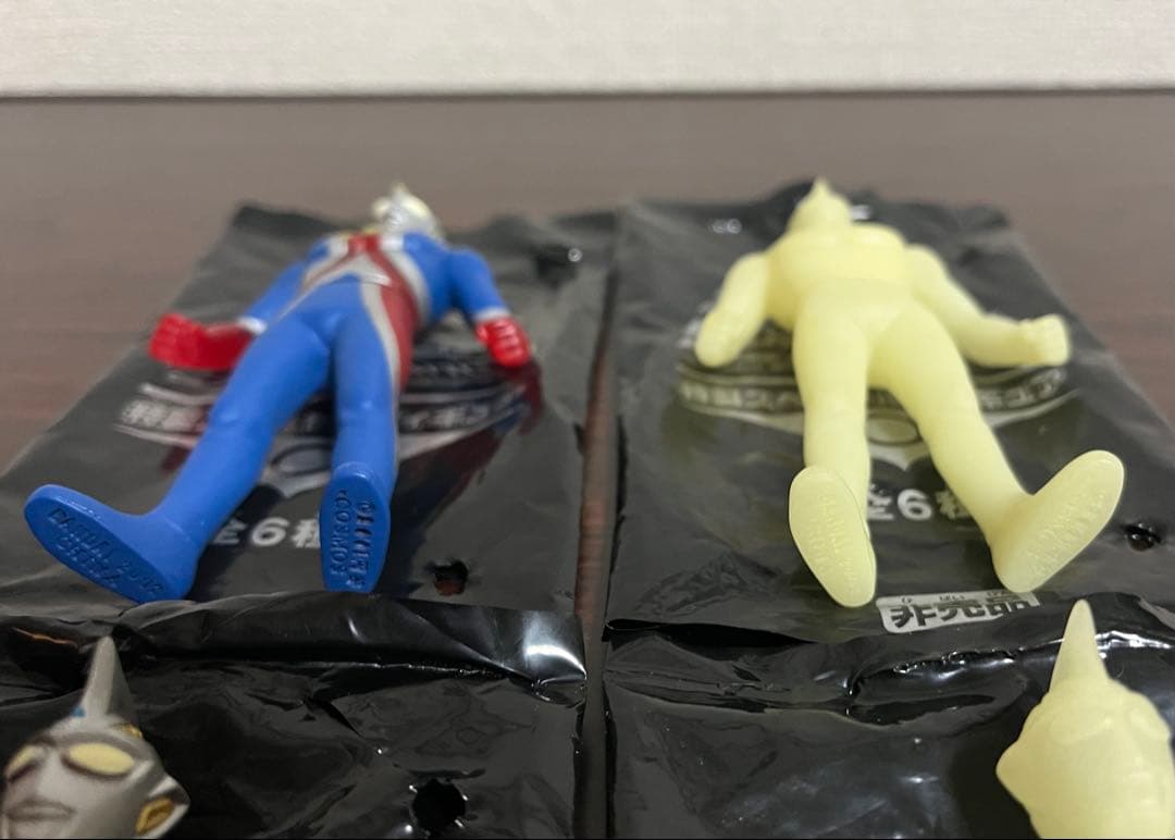 ウルトラマンコスモス ジャスティス 蓄光 クリアレッド 前売り券特典 ソフビ