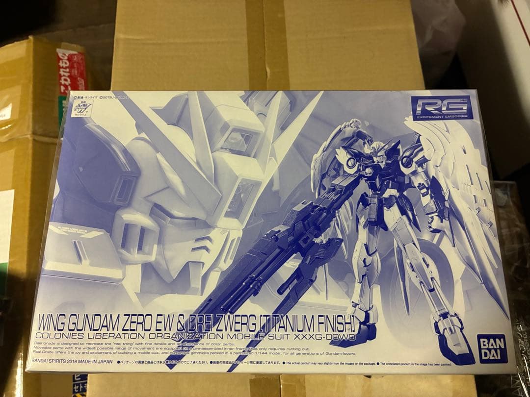 RG ウイングガンダムゼロEW チタニウムフィニッシュ &セラフィムフェザー