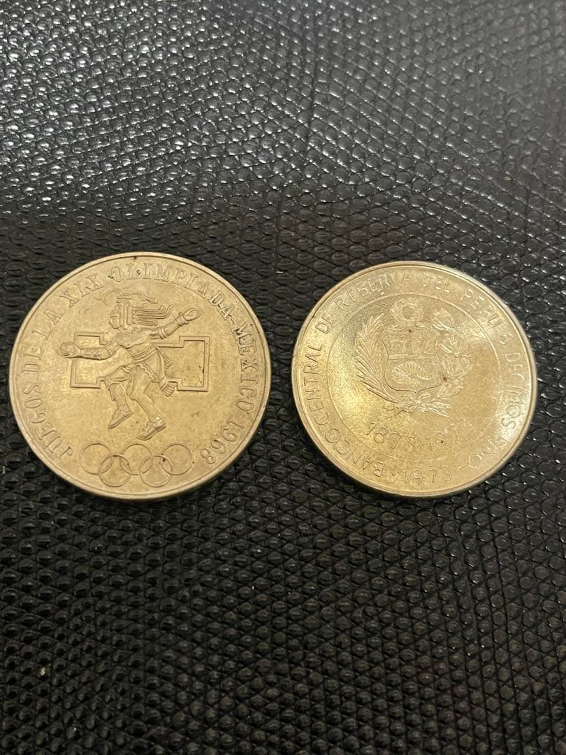 メキシコ .ペルー銀貨　2枚