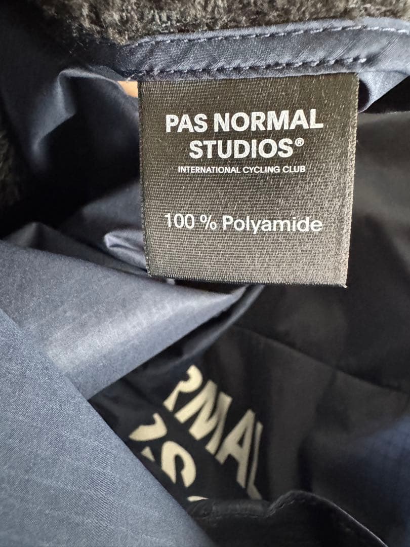PAS NORMAL STUDIOS ネイビー ジレ