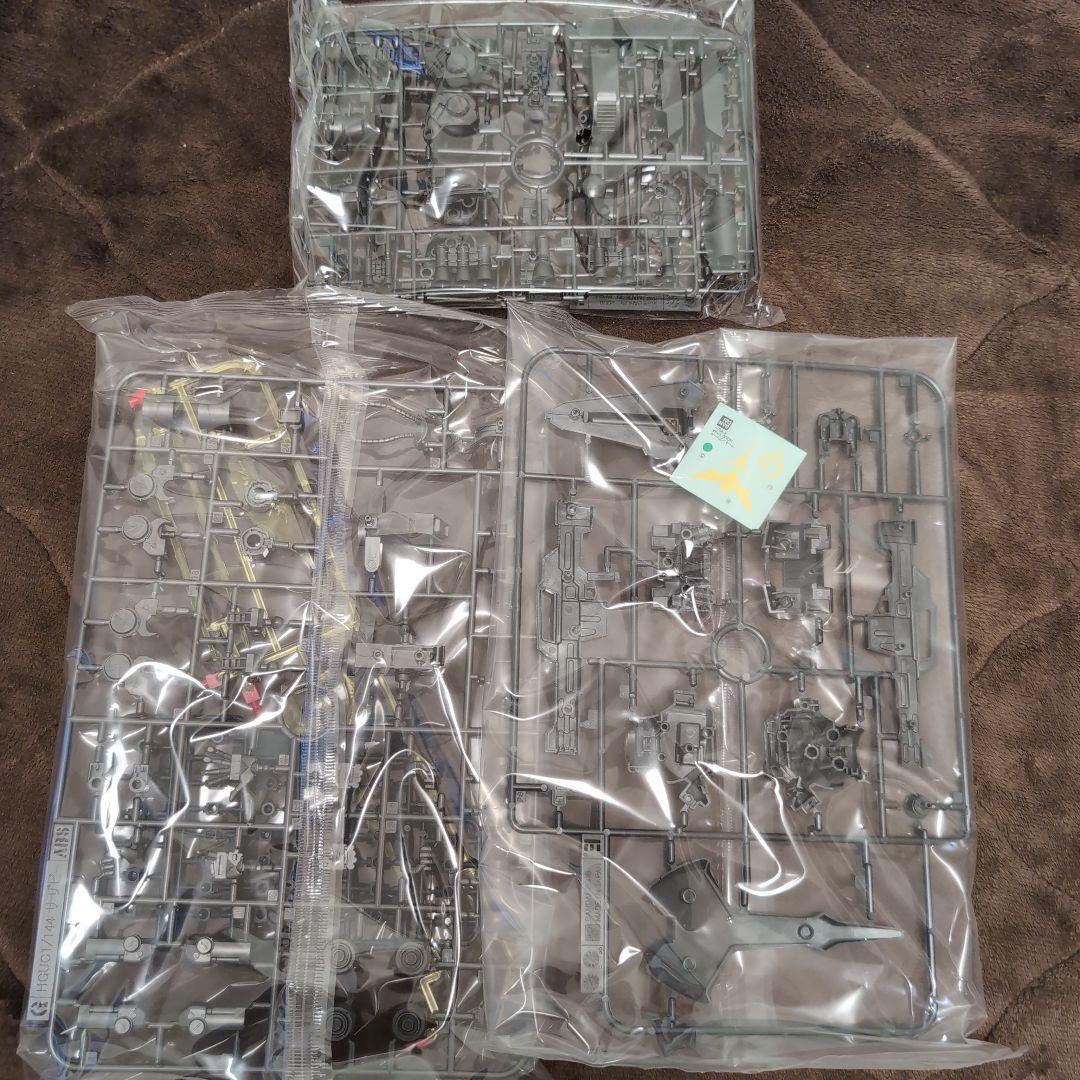 ガンダム サザビーメタリックコーティングVer 1/144 HG Vガンダム