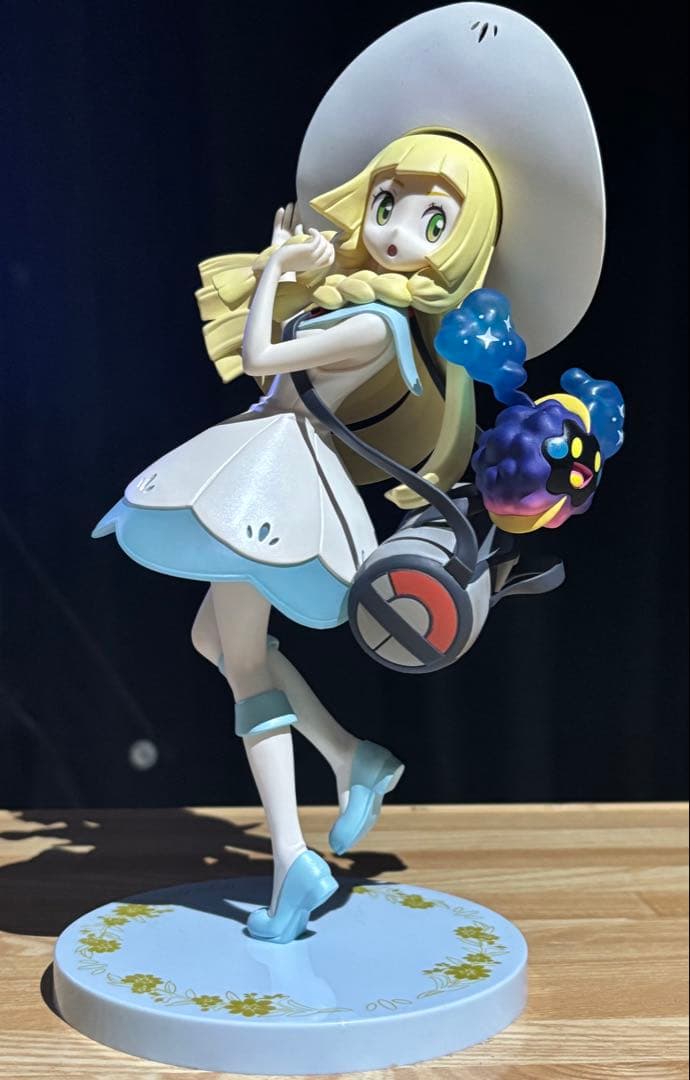 ポケモンセンターオリジナル フィギュア リーリエ＆コスモッグ