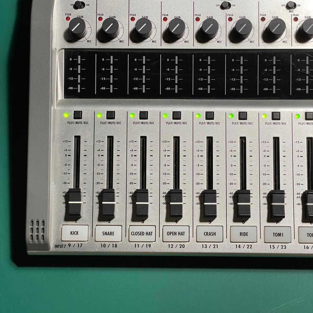 Zoom R24 マルチトラックレコーダー/オーディオインターフェイス