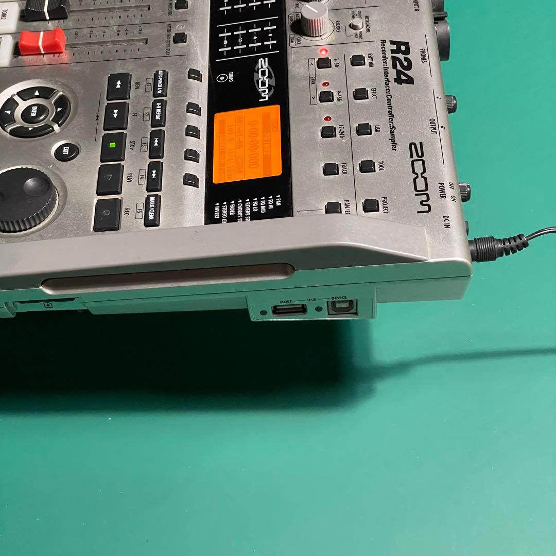 Zoom R24 マルチトラックレコーダー/オーディオインターフェイス