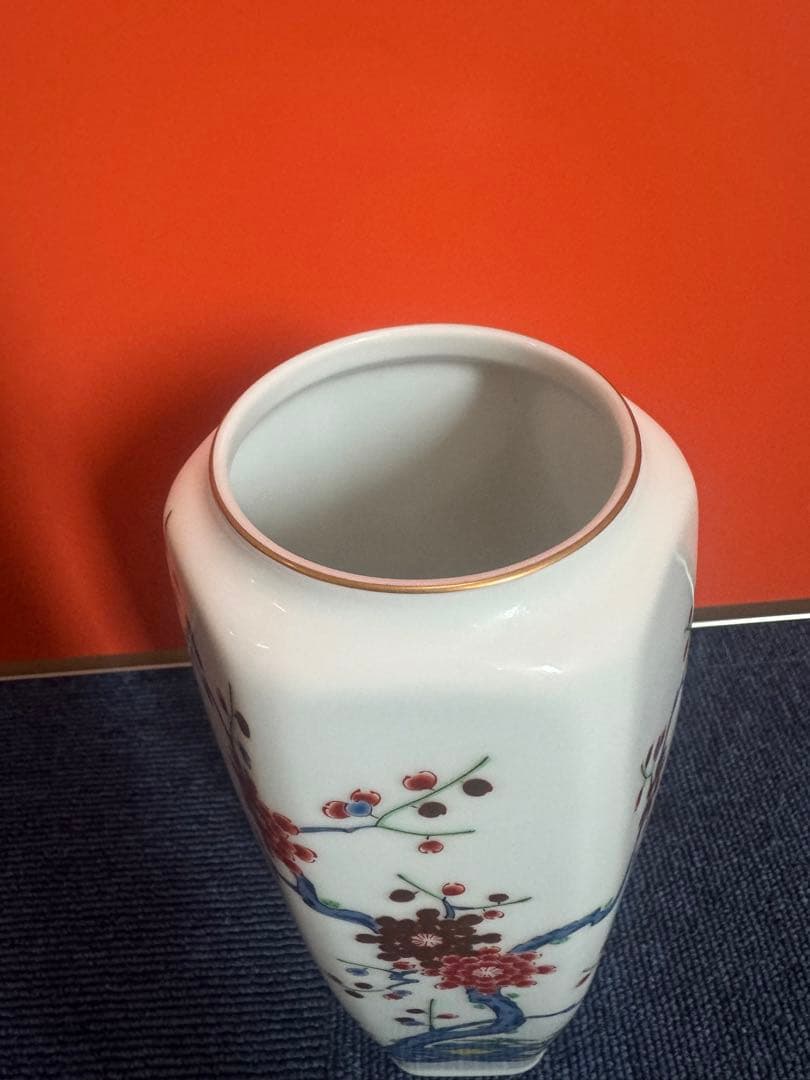 1947 深川製磁　岩梅　六角花瓶　金彩　未使用