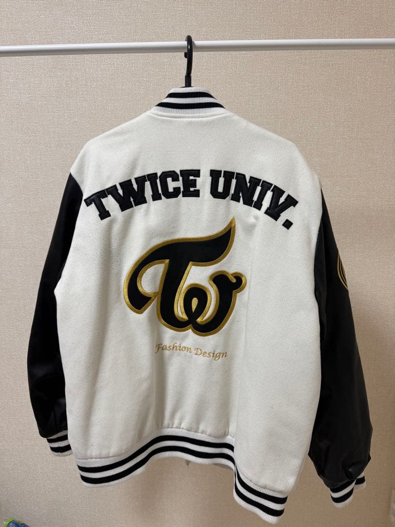 TWICE UNIVERSITY ジャケット