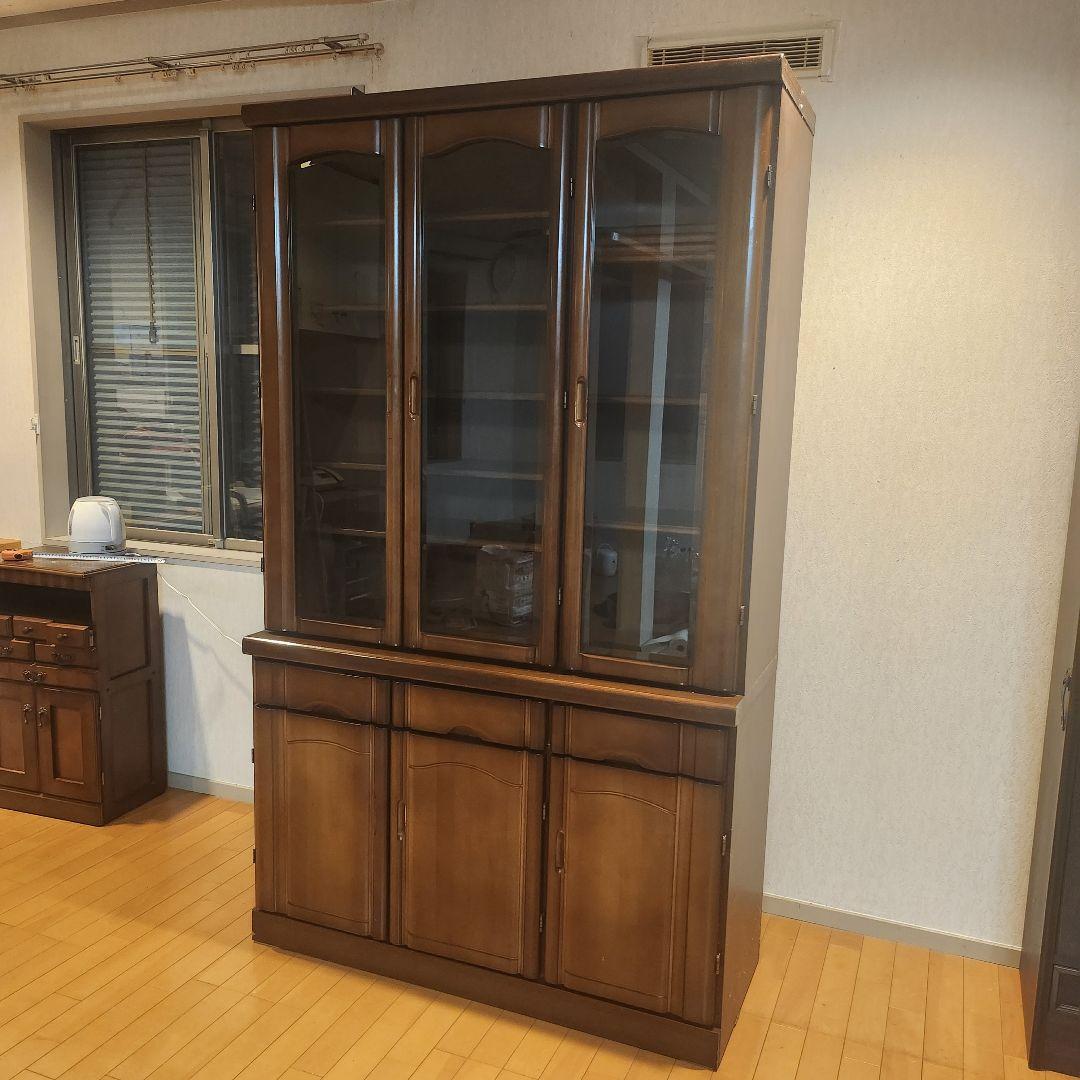 【直接引取】木製ブラウンキャビネット ガラス扉付き
