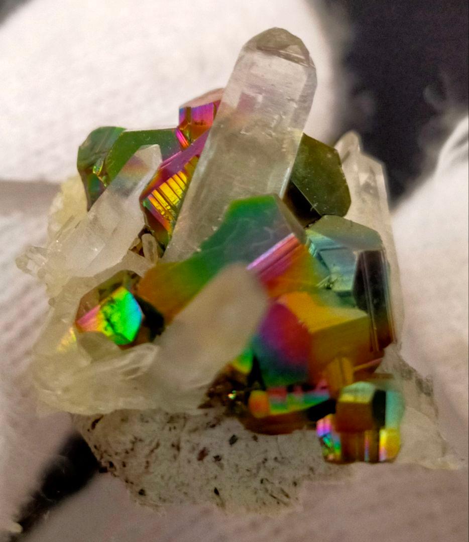 笛*様 【コレクター向】レインボーパイライト 水晶クラスター 共生 インドネシア