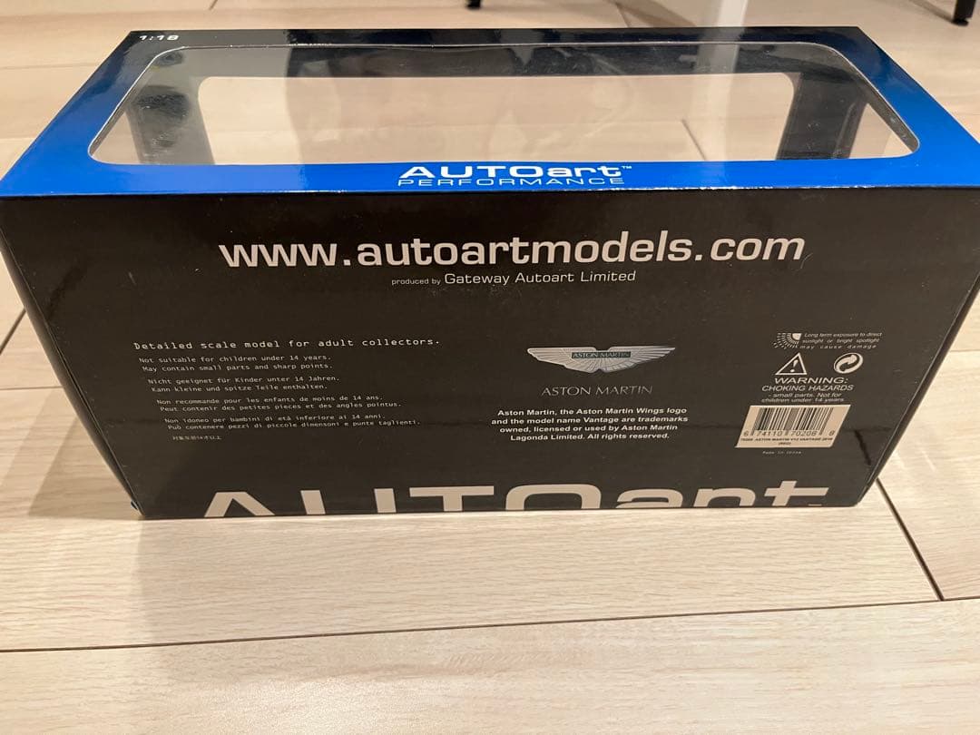 ミニカー AUTOart Aston Martin V12 Vantage 1:18