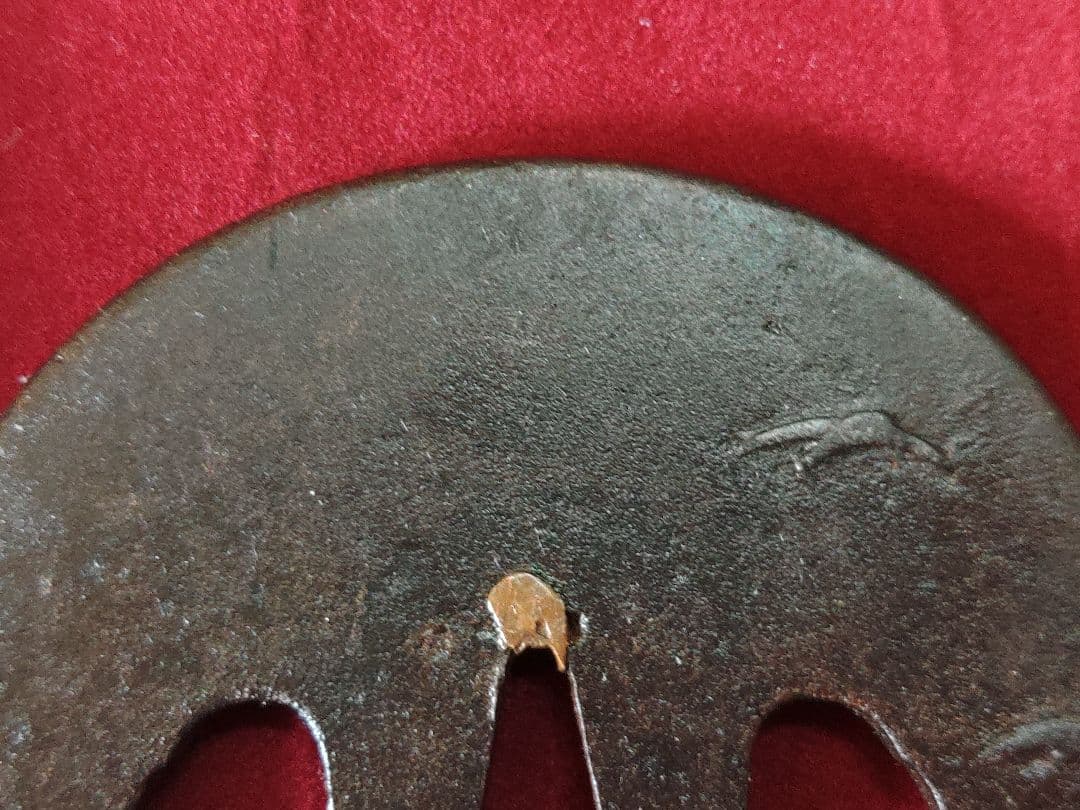 日本刀の鍔　松葉・柏・雁・景石図　大鍔、刀装具、鐔、つば、かわいい、責金入、象嵌