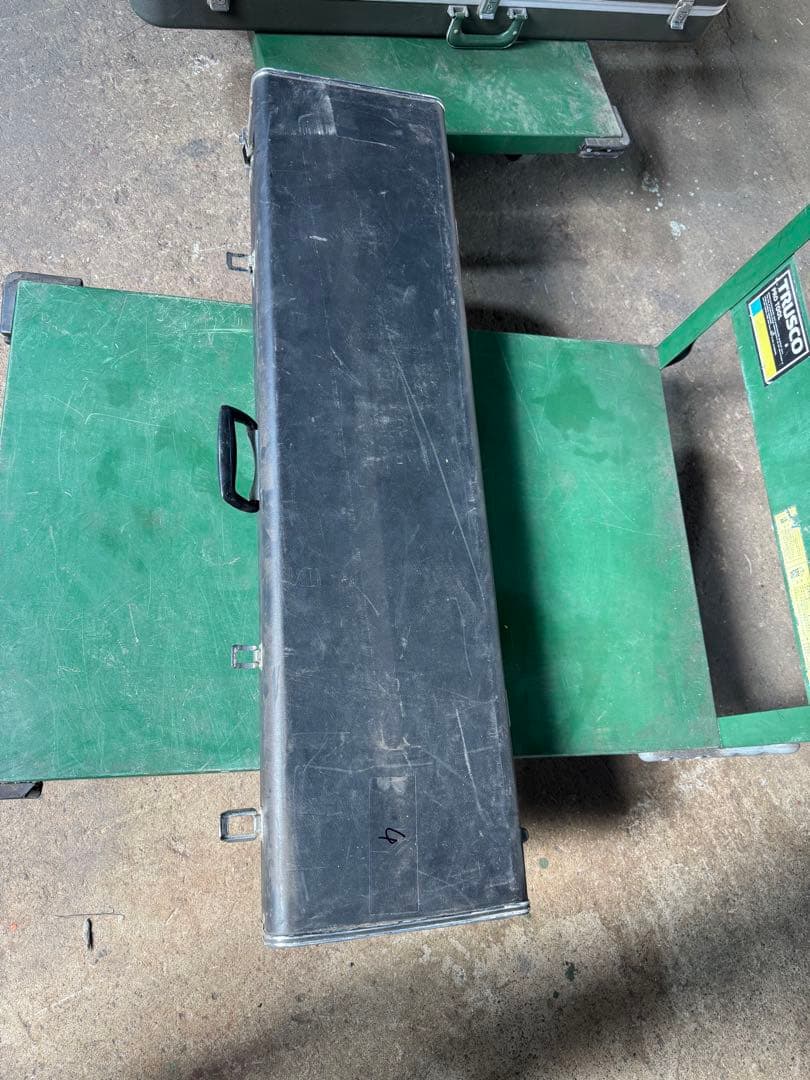 4-津軽三味線?　高級糸巻き 紅木？ハードケース&付属