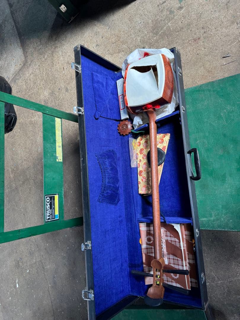 4-津軽三味線?　高級糸巻き 紅木？ハードケース&付属