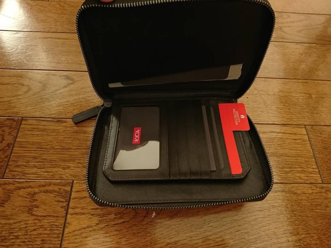 パスポートケース　財布　ウォレット　TUMI　トゥミ　通勤　ビジネス