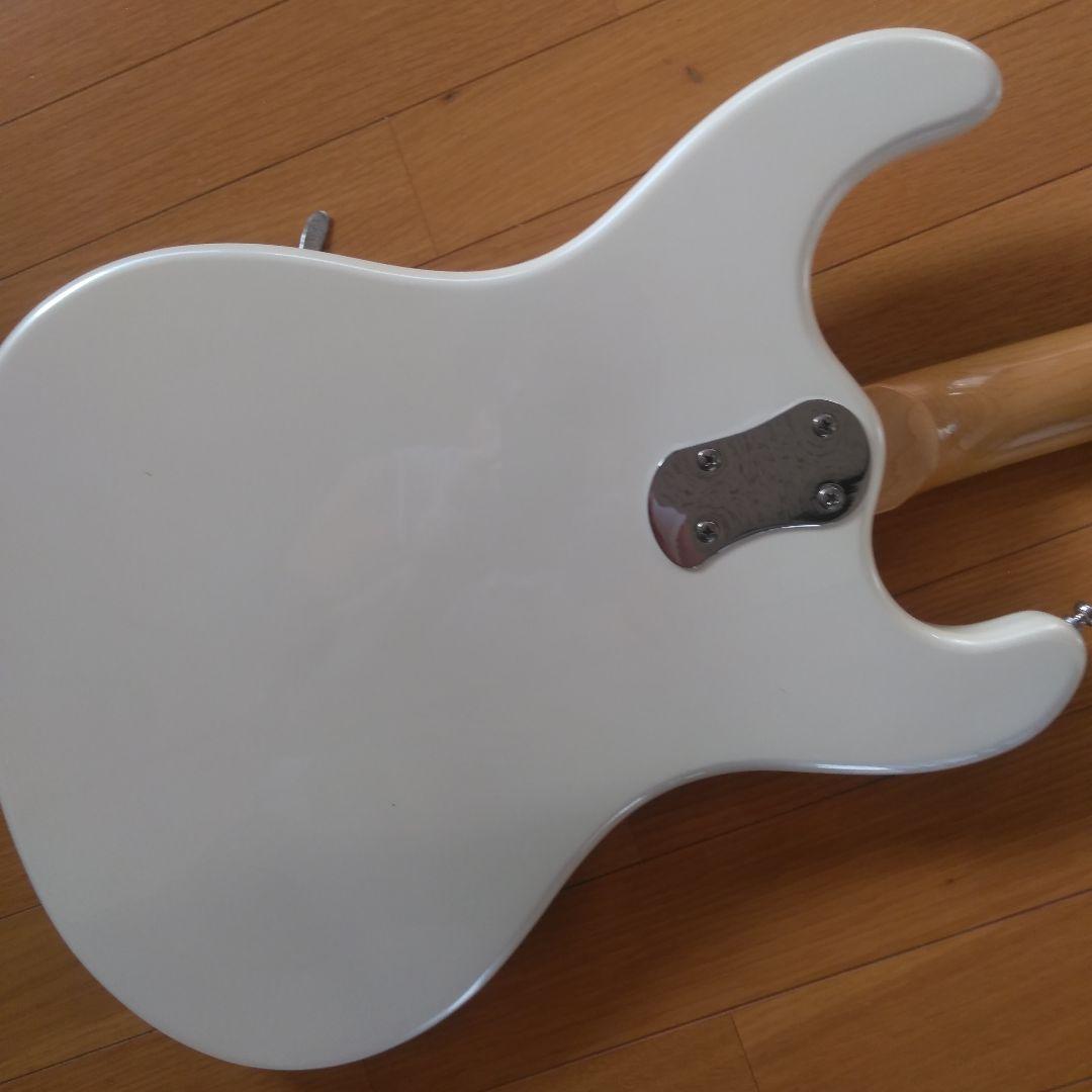 1965年エレキの若大将で登場したWhite Mosrite モズライト